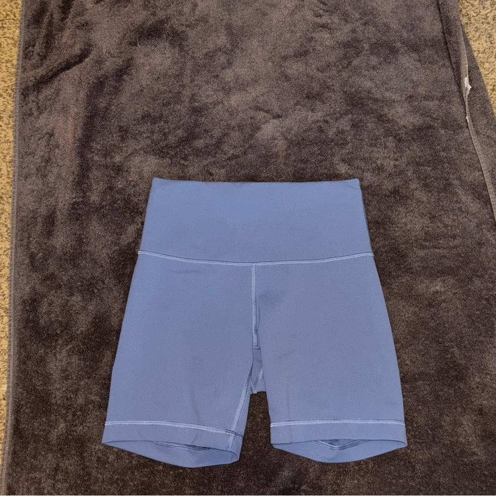 Lululemon Women's Blue biker Shorts